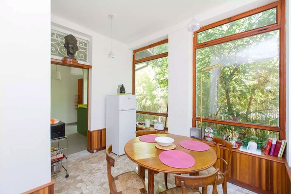 Veranda/dining room looking onto the garden