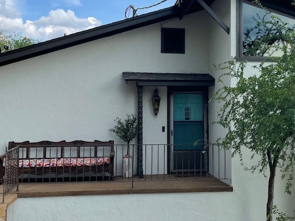 Spruced up the house! New paint, windows, landscaping, artificial turf, deck...
