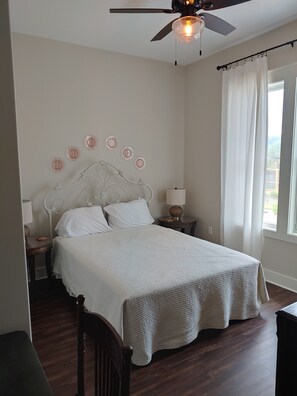 Queen bedroom on 2nd level.