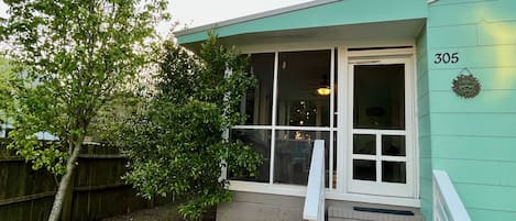 Simple days of summer in this little bungalow at Wrightsville Beach.