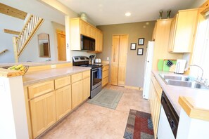 Extremely well equipped kitchen makes eating-in fun.