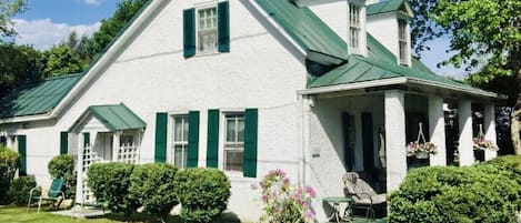 Entire Colonial house across famous restaurant the Inn at little Washington Va