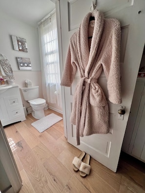 Downstairs full bathroom