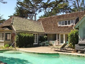 Patio and pool entertainment area
