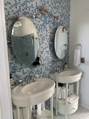 1st  full bathroom
Jack and Jill bathroom between two bedrooms