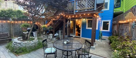 Private Backyard Patio--Garden Retreat and Oasis in the heart of the Mission