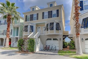 Charming Low-Country / Charleston Architecture in  Beautiful Neighborhood