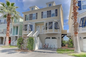 Charming Low-Country / Charleston Architecture in  Beautiful Neighborhood