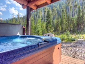 MV Souvenirs Lodge, Hot Tub, 2