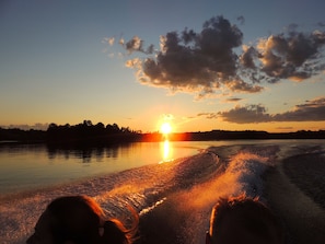 Boating on Beaver Lake