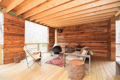 New Cabin! Hot tub, fire pit, nearby hiking, short Uber downtown.