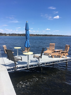Sun Deck w/tables and 4 swivel chairs. 2 tanning/lounge chairs and table.