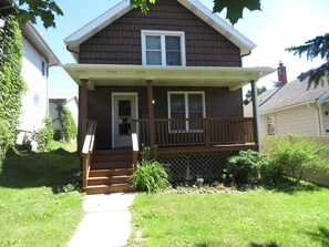 View of the house in the summer.