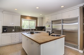 Kitchen with large central island