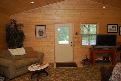 A Cozy Cottage Near the Heart of All Louisville Attractions!