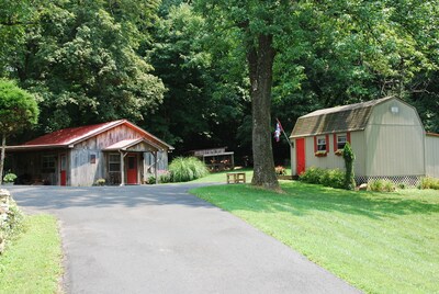 A Cozy Cottage Near the Heart of All Louisville Attractions!