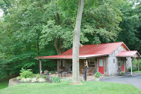 Outside view of Americas Barn