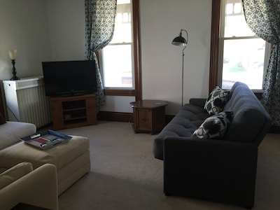 Large Apartment In The Heart Of Marquette W/ Cable & WiFi!  Pet Friendly!  