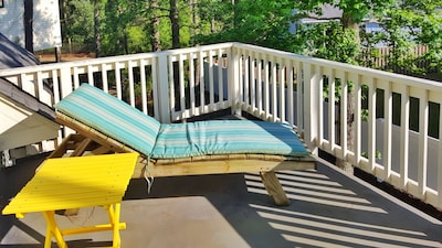 Charming Cottage~WiFi, Bikes, Beach Chairs~Reduced monthly rates, work remote!