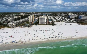 Private Beach Access
Siesta Key For Me @ The Palm Bay Club