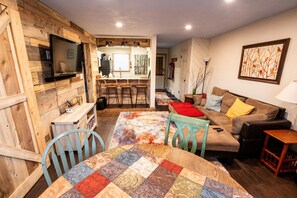 Living Room with dining table for 4 or 5 plus the kitchen bar with 3 barstools.