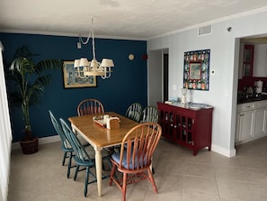 Caribbean style dining room, seating for 6