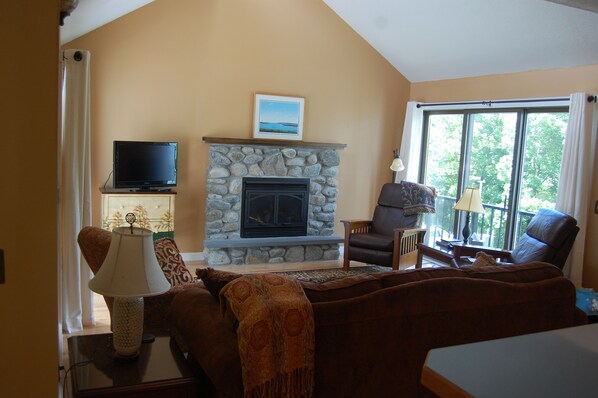 Comfortable, Large, Bright Living Room with Mountain Views, TV, Gas Fireplace