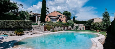 Beautiful villa with pool, gardens and plenty of outdoor space