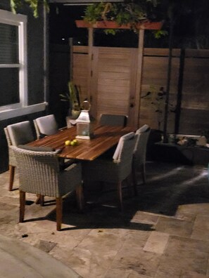 Outdoor dining table seating for 8
