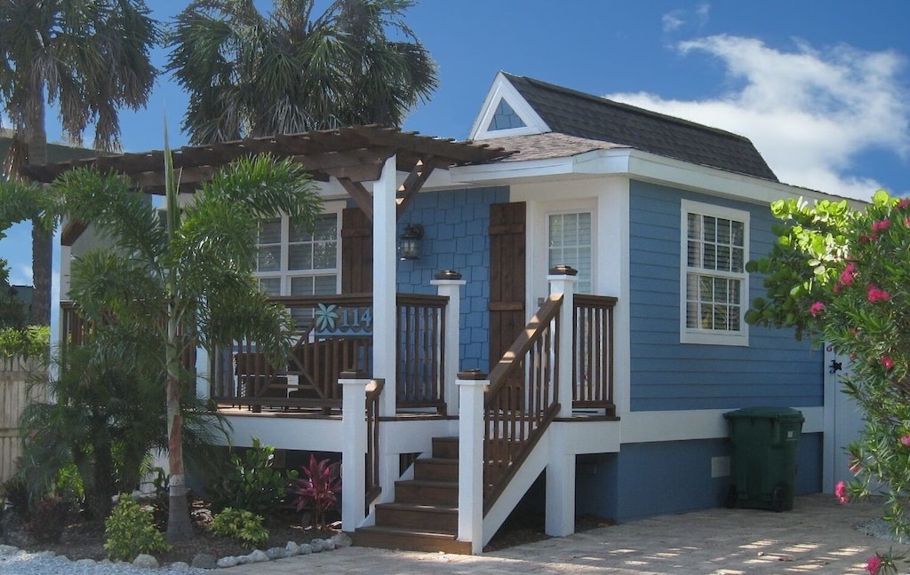 Best Little Beach House on Anna Maria Island...With a pool Ilexhurst
