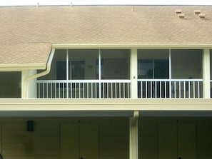 View of front entrance and front Lanai from Parking area