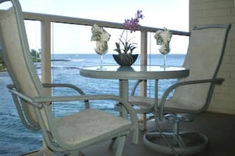 Oceanfront * Air Conditioned * Top Floor * Large Lanai * Updated!