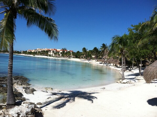 Puerto Aventuras Beach, north end looking towards Villas Del Mar 