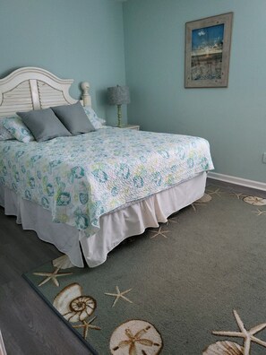 Bedroom 1 - Queen Bed