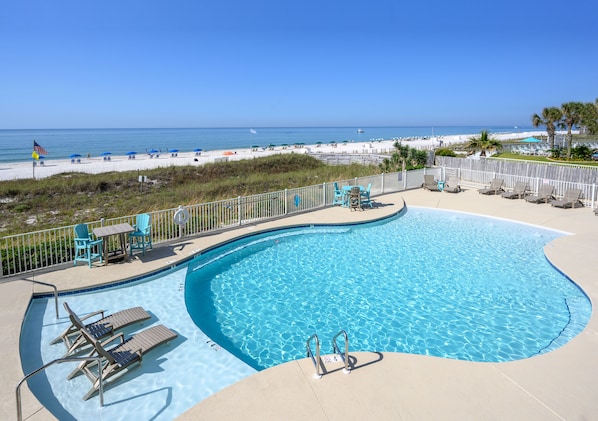  new zero entry pool with tanning deck and water spouts