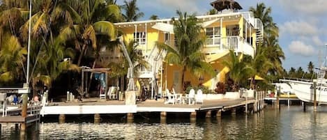 Affordable accommodations with boat dockage and on-site ramp.
