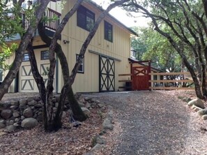 Barn/winery....casita is in the background