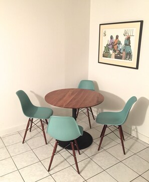 Eat-in with new table and chairs
