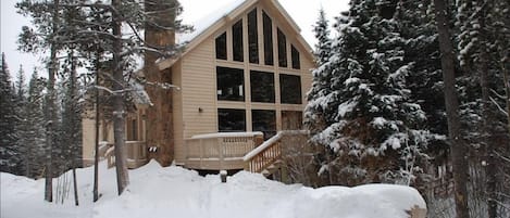 The Invincible Lodge in Winter