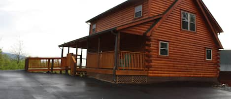 Exterior View of front side of cabin