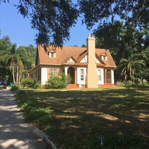 Mount Dora-Walking distance to historical downtown area, restaurants, and shops.