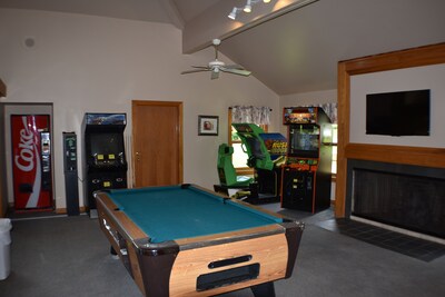 Trail Creek Ski Home 3 Bed 2.5 Bath Renovated jacuzzi sauna in unit 