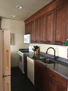 Trail Creek Ski Home 3 Bed 2.5 Bath Renovated jacuzzi sauna in unit 