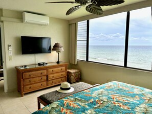 Oceanfront master (King) with individual AC unit and Smart TV