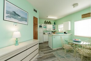 Living room/dinette
