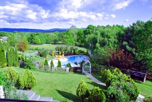 Monet Suite with balcony; Blue Ridge Mountain views; jacuzzi; Roman shower;pool