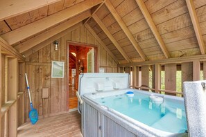 Indoor spa tub