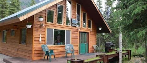 Kenai River Mystic Lodge front deck with BBQ ready for your catch of the day