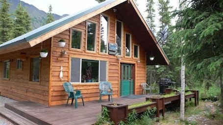Kenai River Mystic Lodge front deck with BBQ ready for your catch of the day