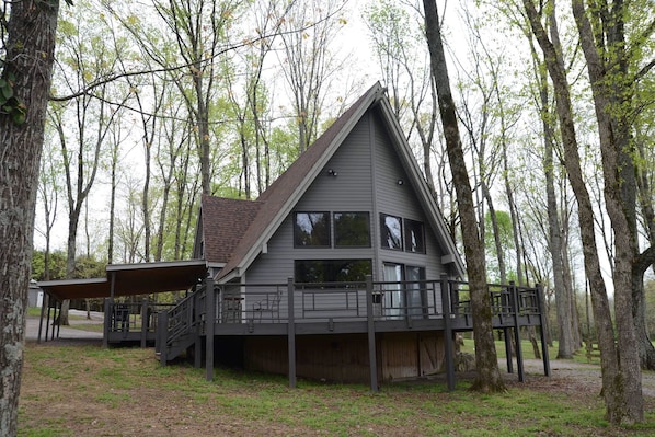 Recently renovated- The Main cabin sleeps up to 12 guest w/ panoramic  pond view